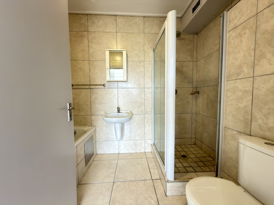 1 Bedroom Property for Sale in Royal Ascot Western Cape